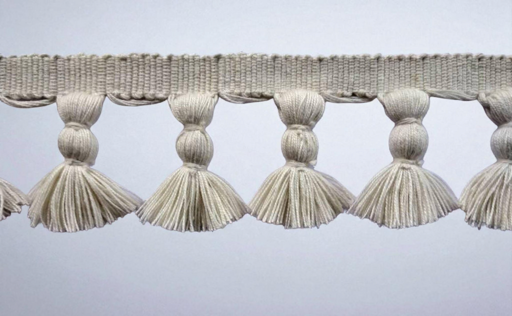 Ivory Tassel trim, tassel trim by the yard, tassel fringe, trim for cushions, gifts for dad, trim for dress, fringe trim, wall art