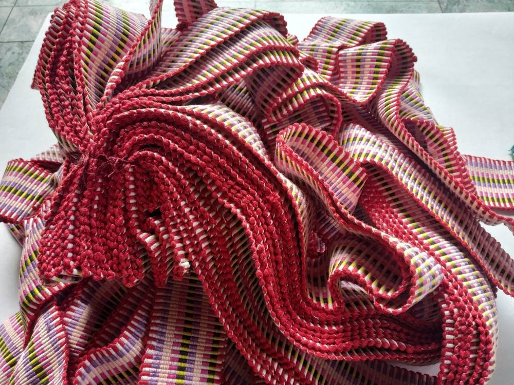 Trimmings, lace, trims