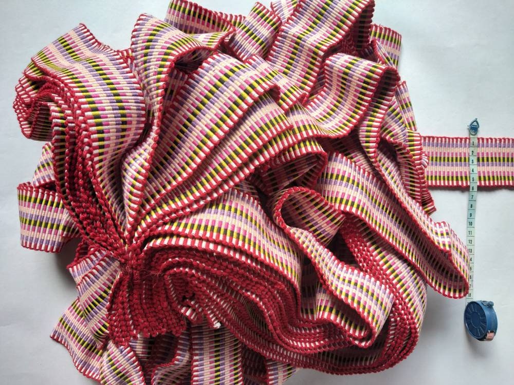 Trimmings, lace, trims