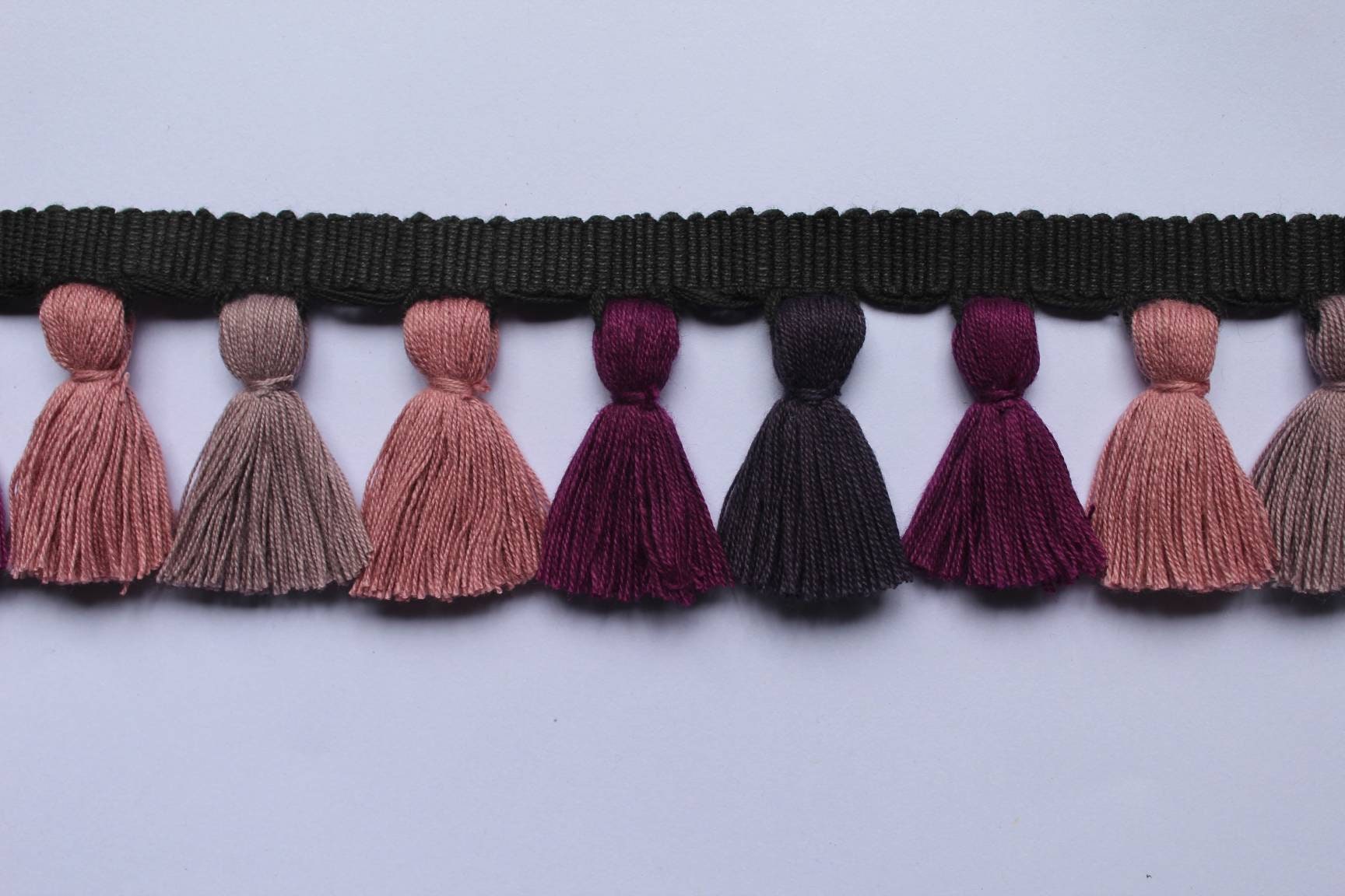 tassel trim, tasssl fringe, tassel fringe trim, fringe trim, fringe tassel, trim, home decor, tasssl and trims, trims by the yard