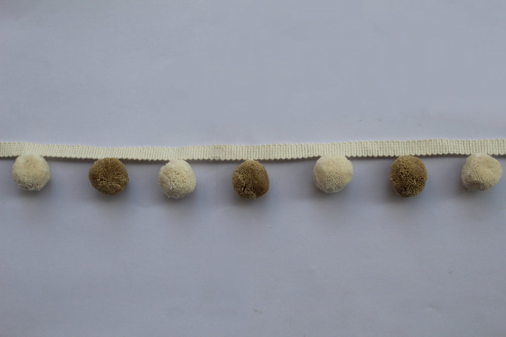 Jute ivory pom pom trim, pom pom trim, bobble trim, lampshade trim, lampshade trims, lampshade trimmings, lampshade fringe, trimmings, trim