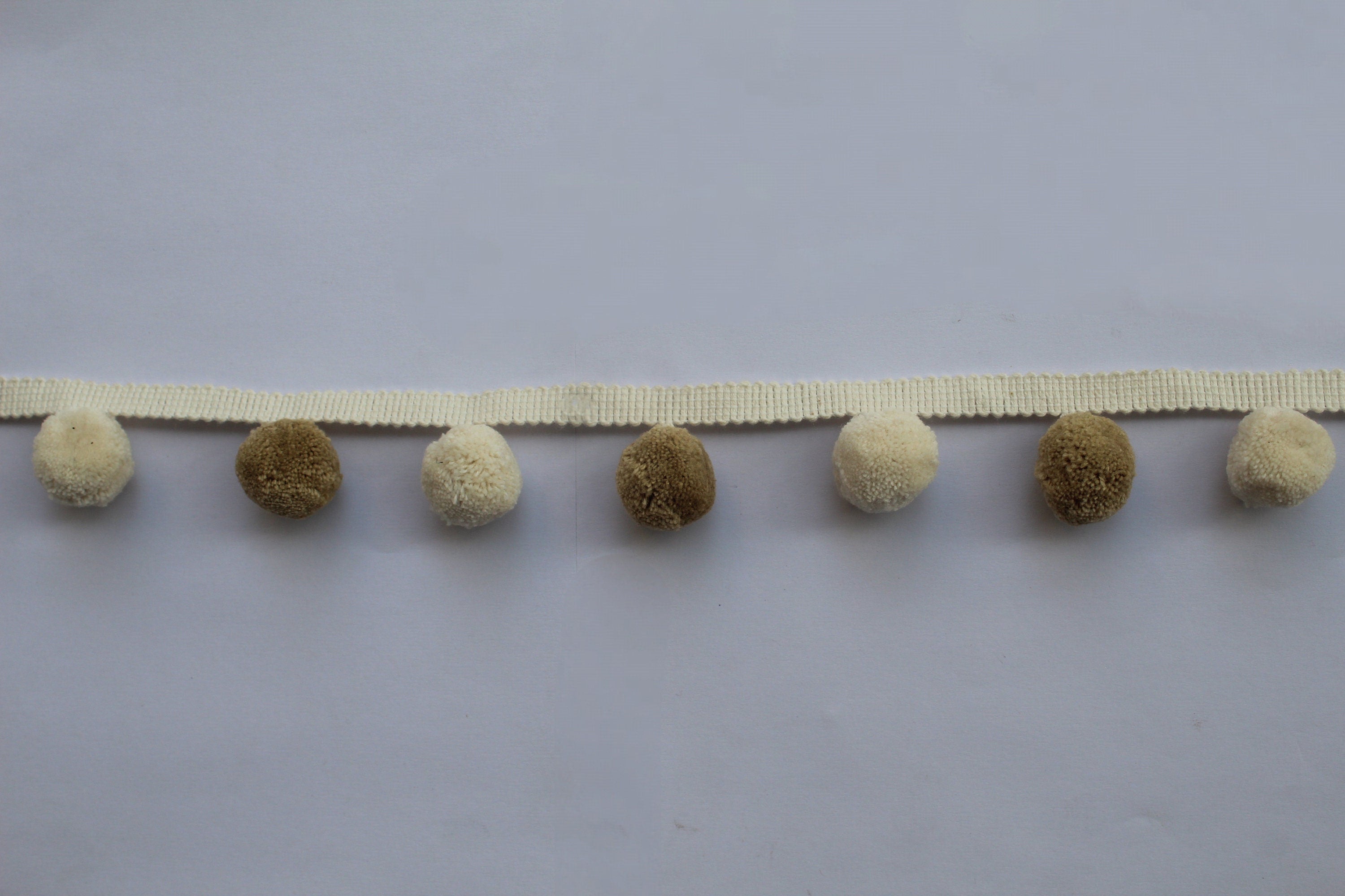 Jute ivory pom pom trim, pom pom trim, bobble trim, lampshade trim, lampshade trims, lampshade trimmings, lampshade fringe, trimmings, trim