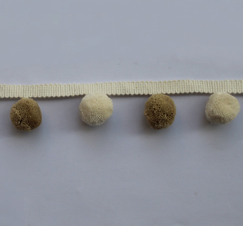 Jute ivory pom pom trim, pom pom trim, bobble trim, lampshade trim, lampshade trims, lampshade trimmings, lampshade fringe, trimmings, trim