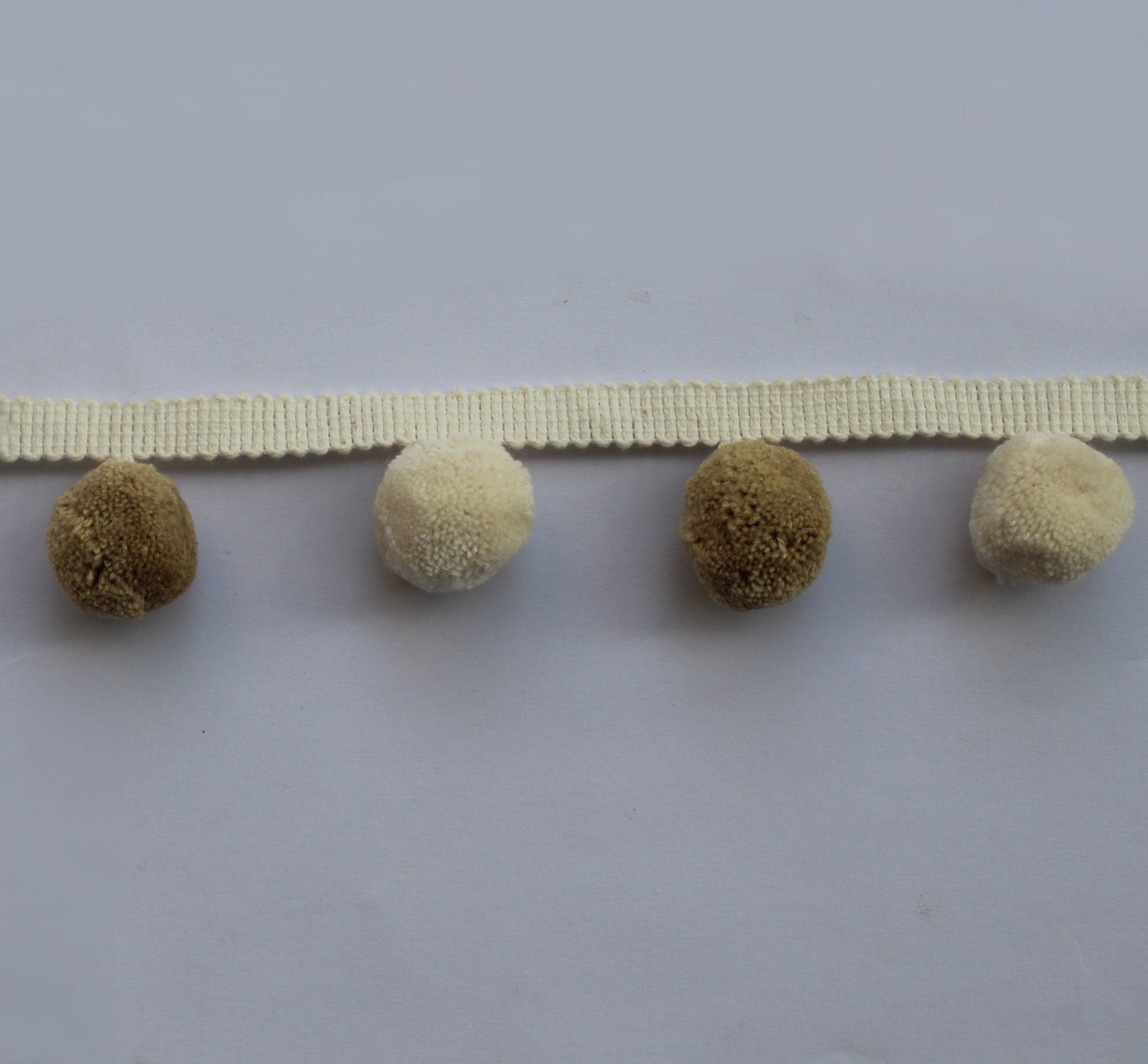 Jute ivory pom pom trim, pom pom trim, bobble trim, lampshade trim, lampshade trims, lampshade trimmings, lampshade fringe, trimmings, trim