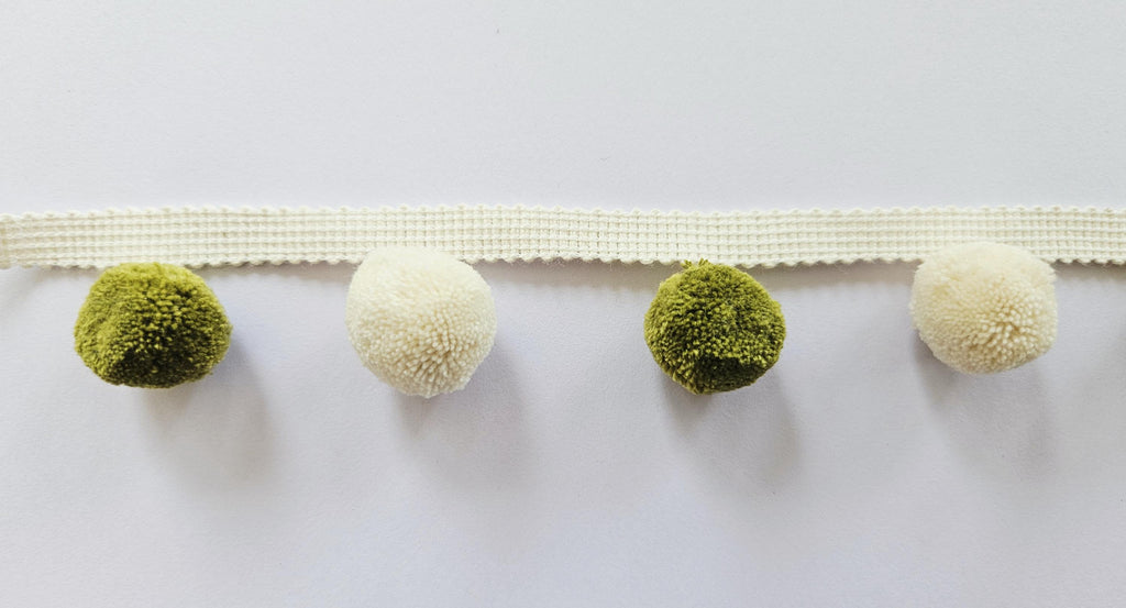 Citrine ivory pom pom trim, Pom Pom trimming, pom pom trim, trim for curtains,  pom pom,  pom poms, pom pom fringe, pom pom pillow cover