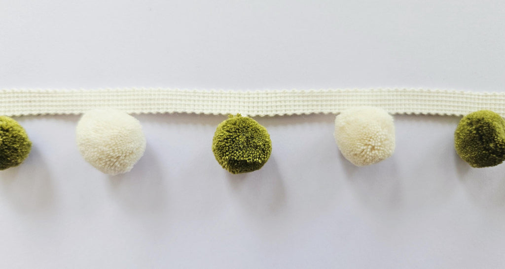 Citrine ivory pom pom trim, Pom Pom trimming, pom pom trim, trim for curtains,  pom pom,  pom poms, pom pom fringe, pom pom pillow cover