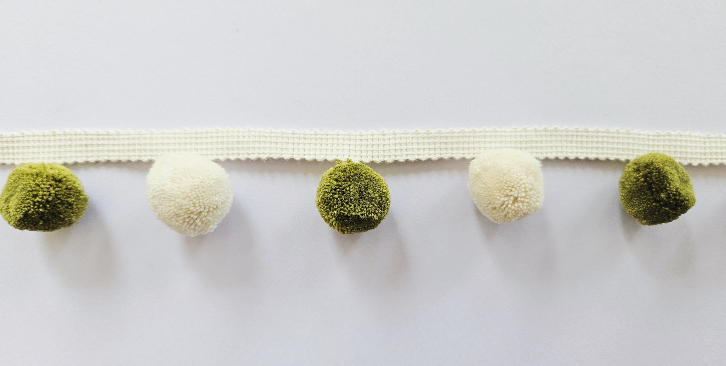 Citrine ivory pom pom trim, Pom Pom trimming, pom pom trim, trim for curtains,  pom pom,  pom poms, pom pom fringe, pom pom pillow cover